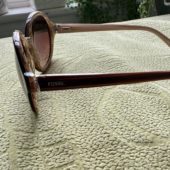 Fossil Brown and Tan Sunglasses - Picture 2 of 3